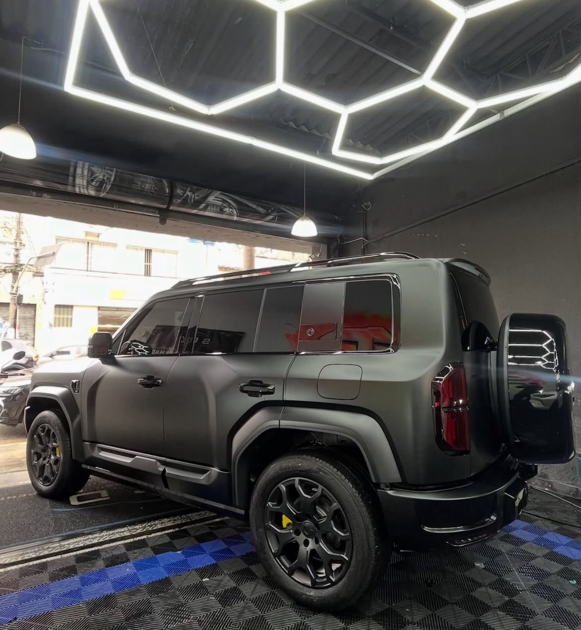 SUV com envelopamento fosco realizado pela SCD