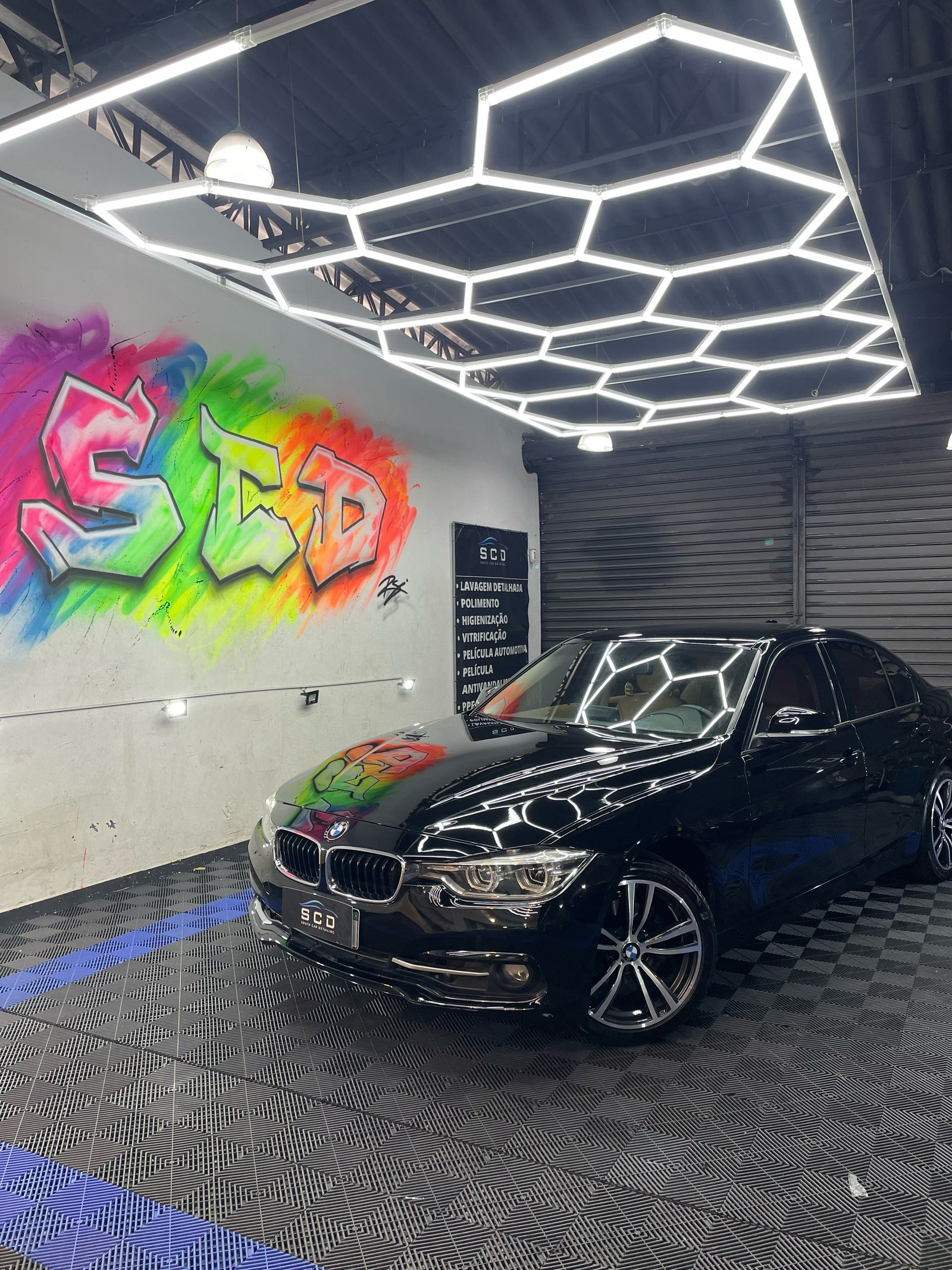 Veículo com película solar automotiva aplicada pela SCD